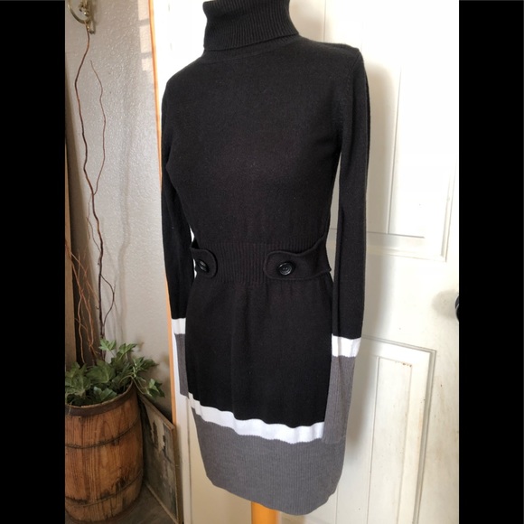 Dress - Picture 1 of 6